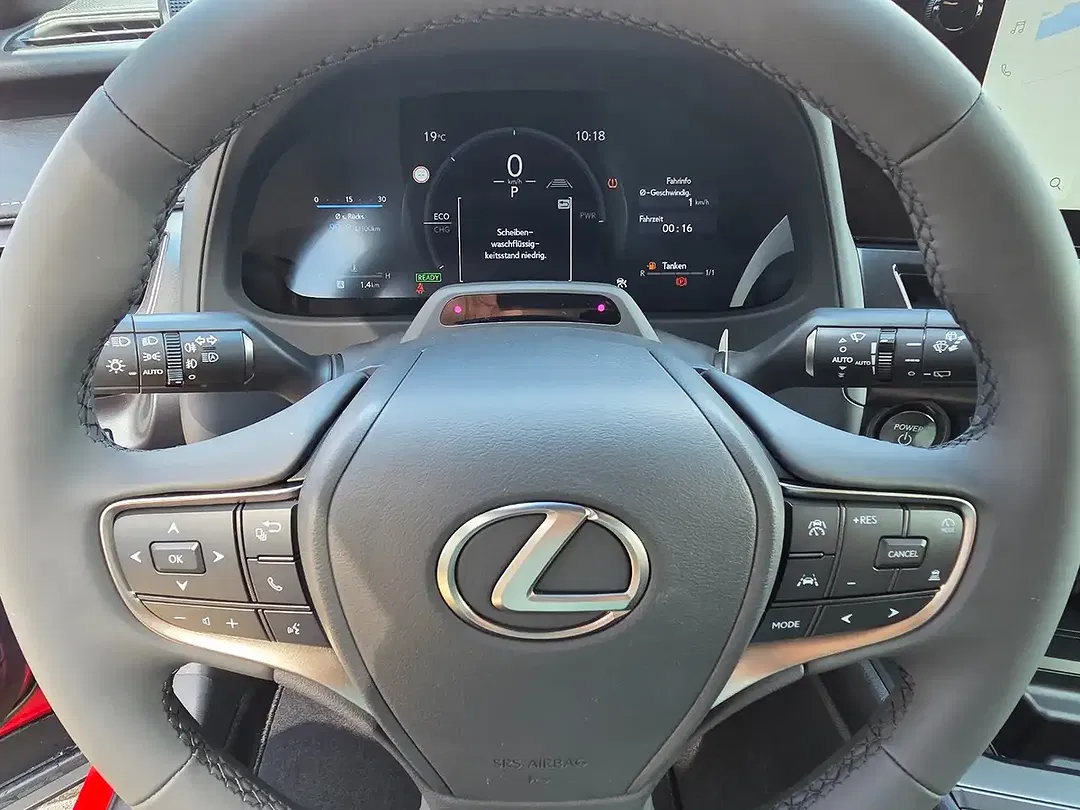 Lexus UX 300h - Thumbnail 10