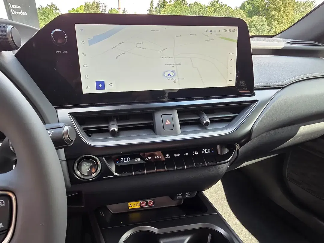 Lexus UX 300h - Thumbnail 11