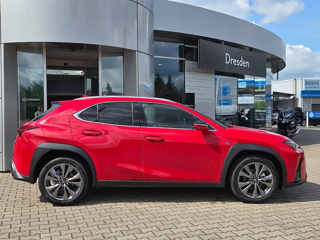 Lexus UX 300h - Thumbnail 3