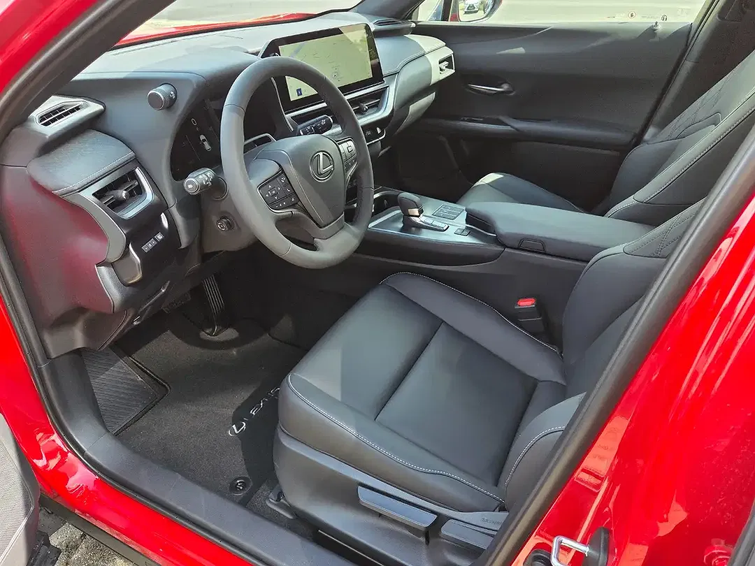 Lexus UX 300h - Thumbnail 5