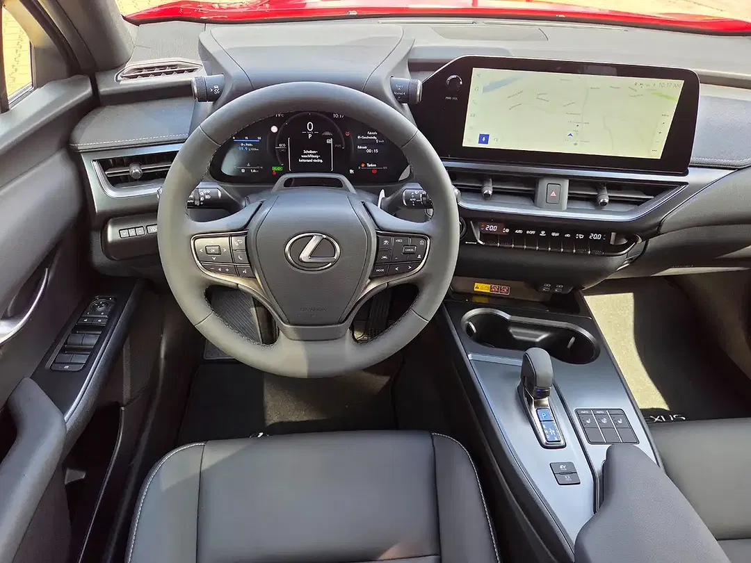 Lexus UX 300h - Thumbnail 6