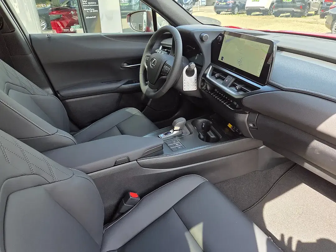 Lexus UX 300h - Thumbnail 8