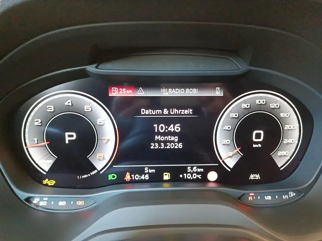 Audi Q2 - Thumbnail 11