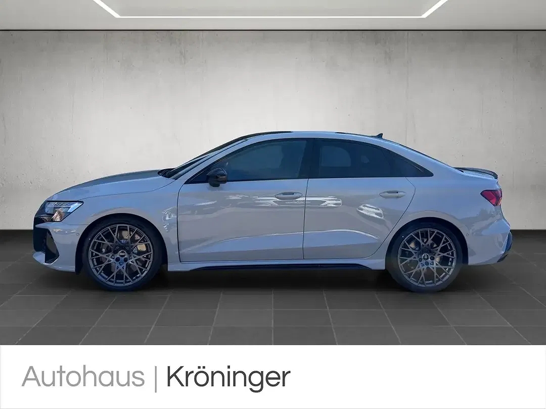 Audi RS3 - Thumbnail 3