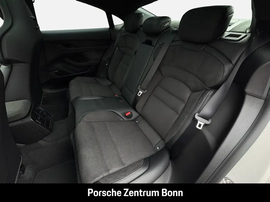 Porsche Taycan - Thumbnail 13
