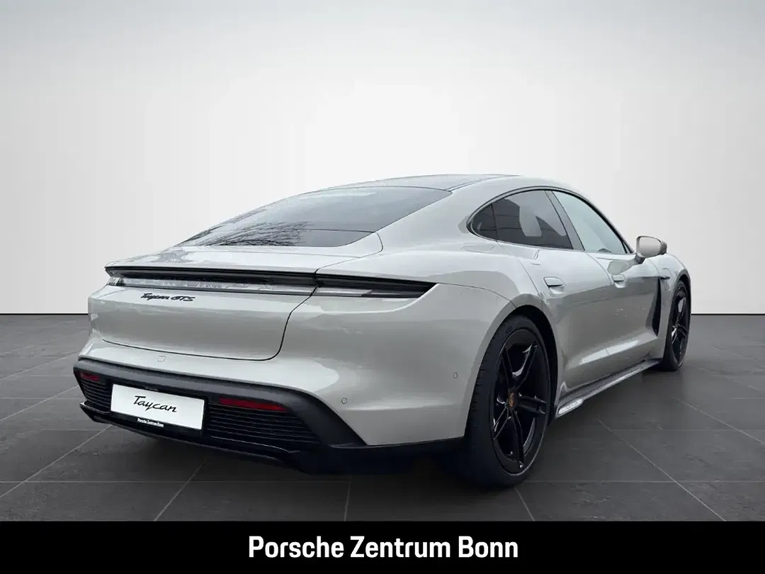 Porsche Taycan - Thumbnail 5