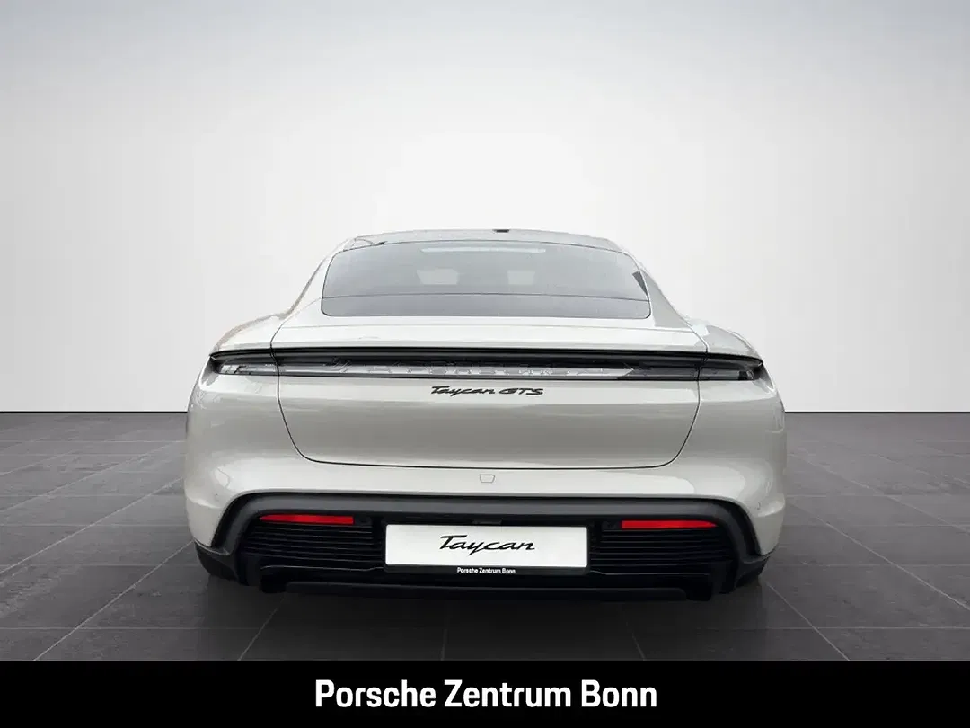 Porsche Taycan - Thumbnail 6