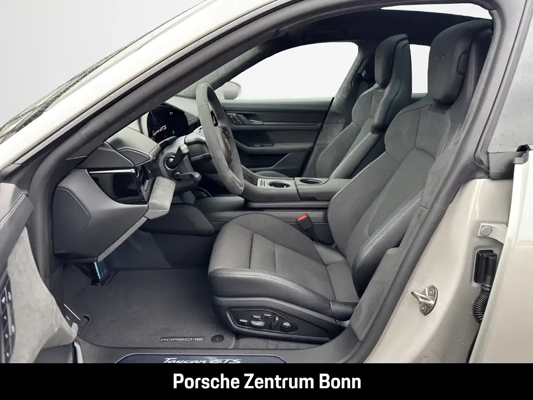 Porsche Taycan - Thumbnail 9