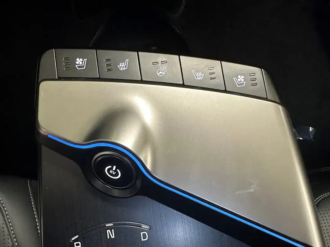 Kia EV6 - Thumbnail 12