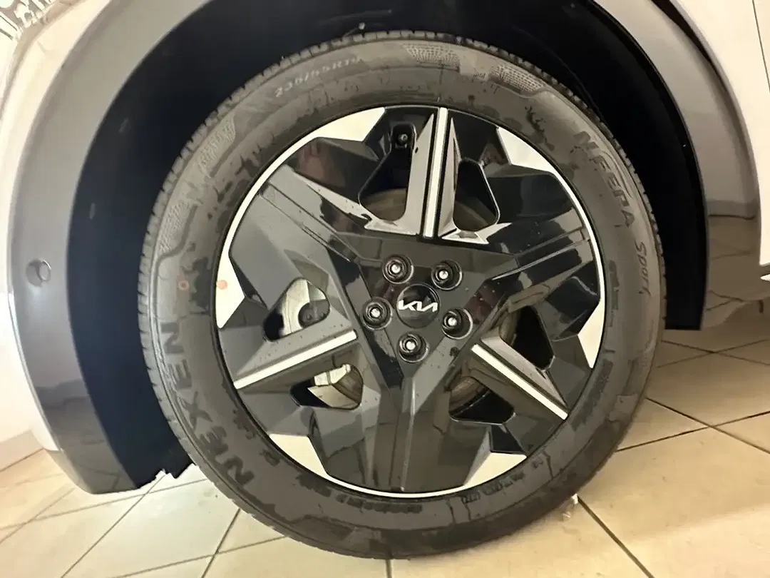 Kia EV6 - Thumbnail 16