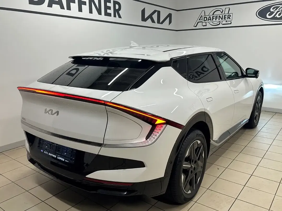 Kia EV6 - Thumbnail 4