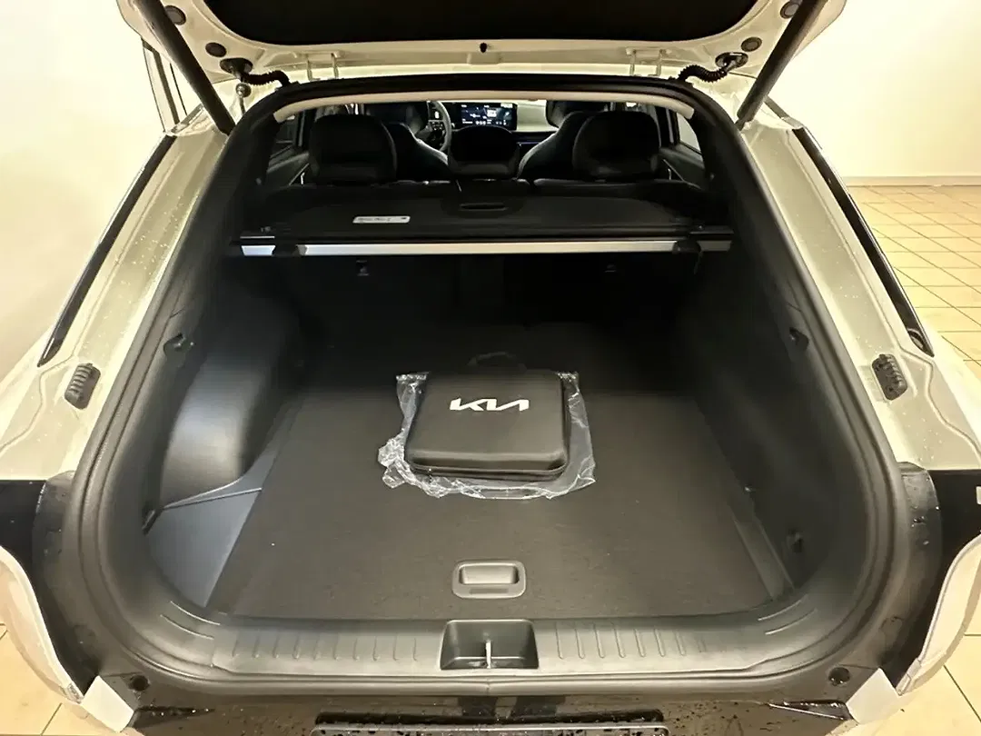 Kia EV6 - Thumbnail 6