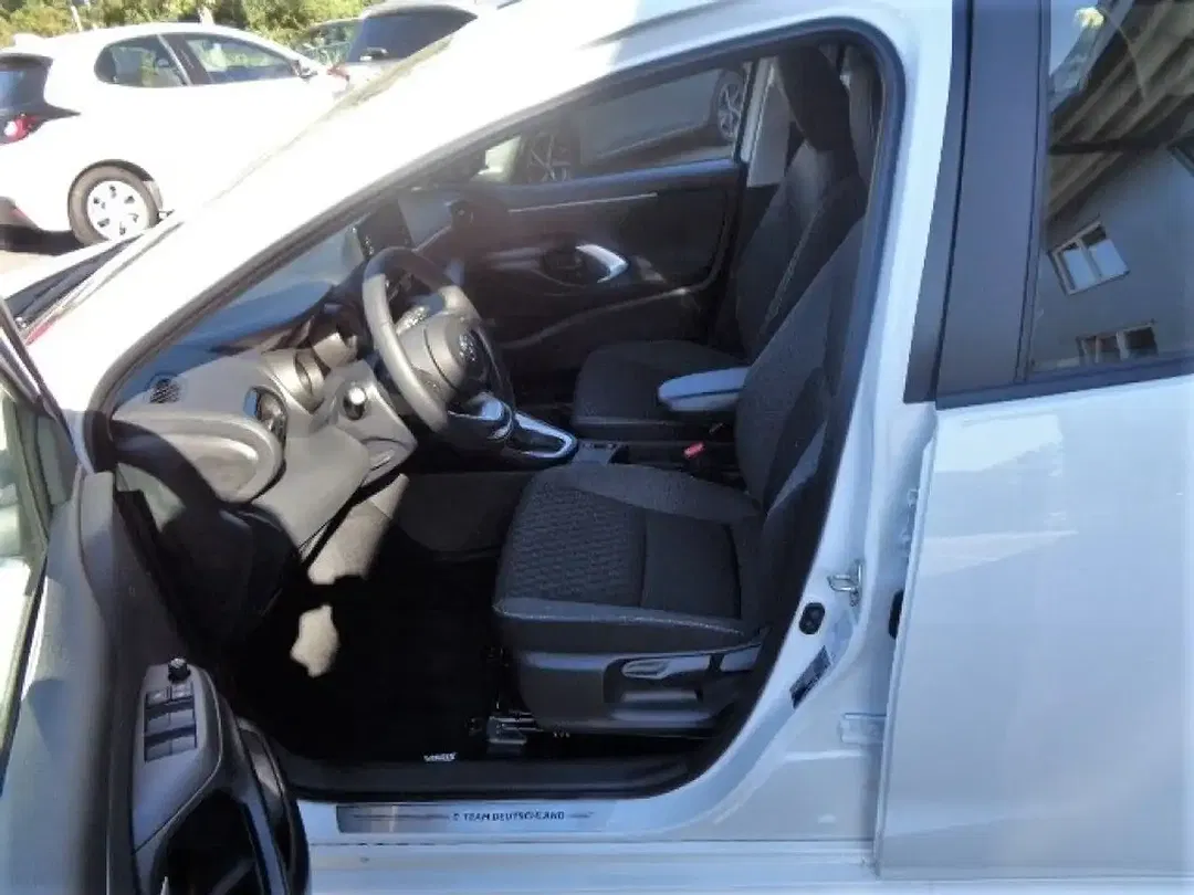 Toyota Yaris - Thumbnail 10
