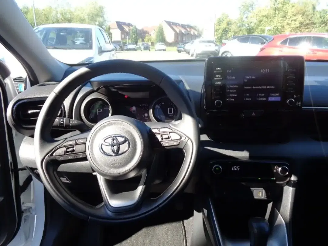 Toyota Yaris - Thumbnail 12