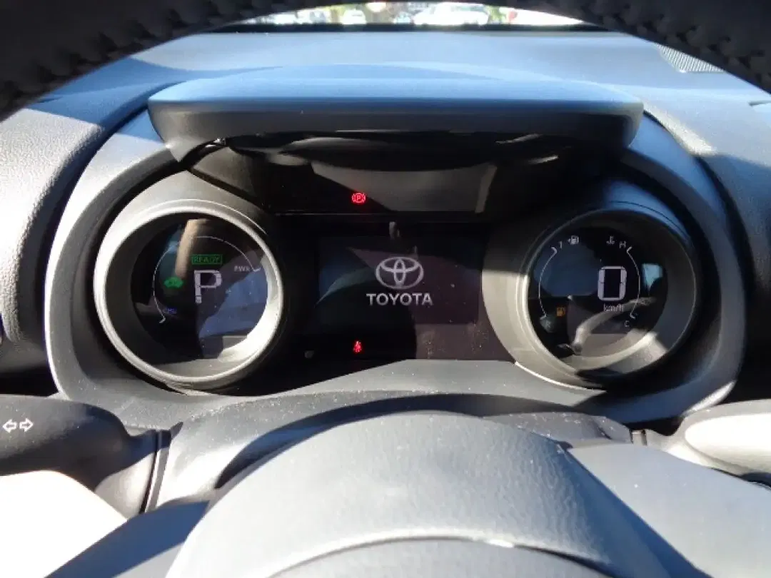 Toyota Yaris - Thumbnail 13