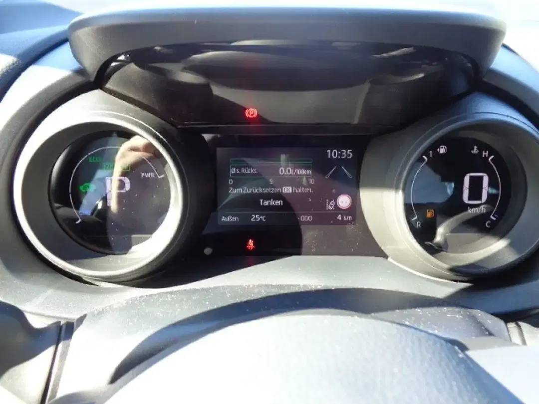 Toyota Yaris - Thumbnail 14
