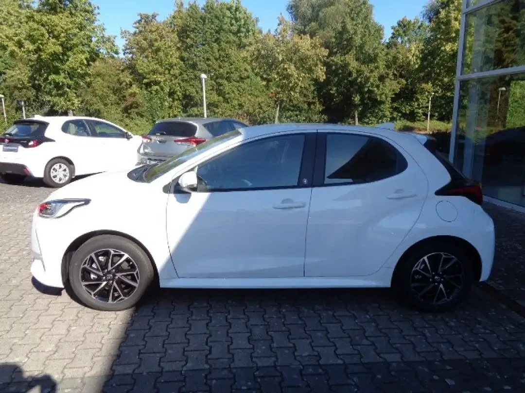 Toyota Yaris - Thumbnail 3