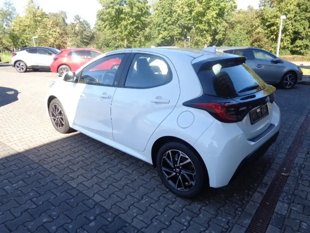 Toyota Yaris - Thumbnail 4