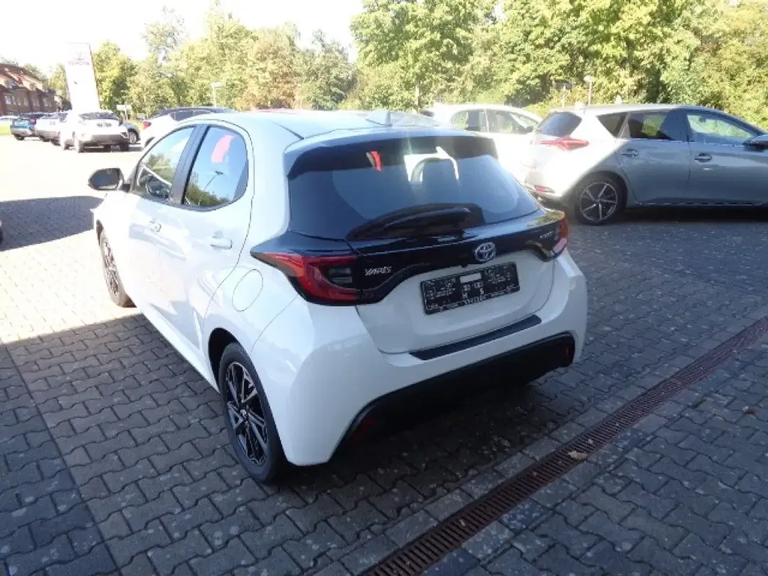 Toyota Yaris - Thumbnail 5