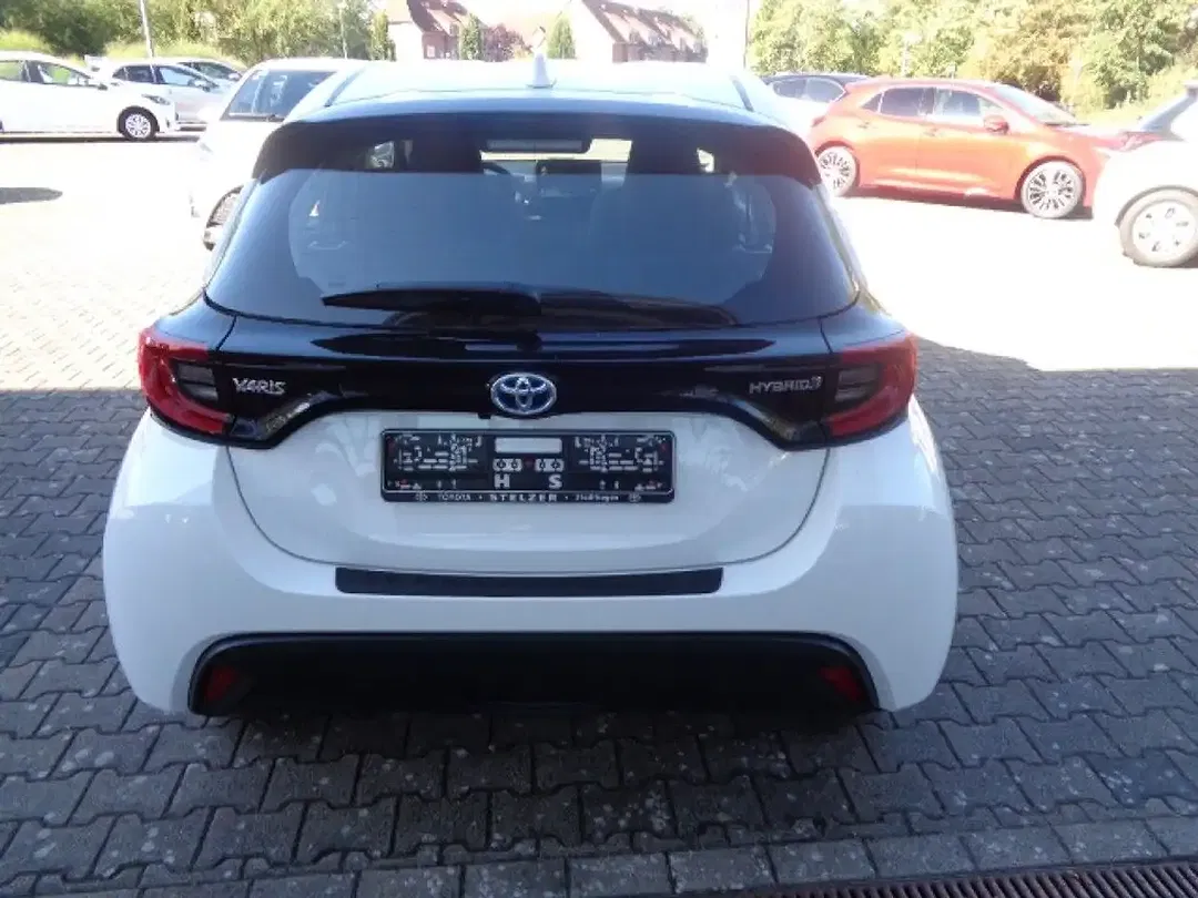 Toyota Yaris - Thumbnail 6