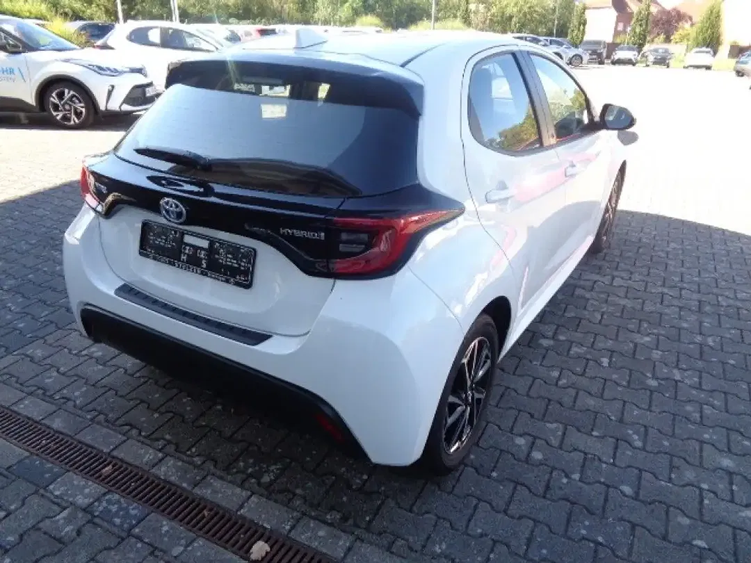 Toyota Yaris - Thumbnail 7