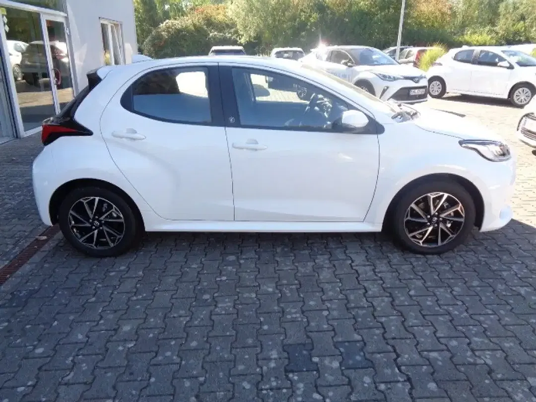Toyota Yaris - Thumbnail 8