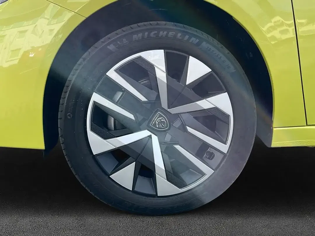 Peugeot 208 - Thumbnail 8