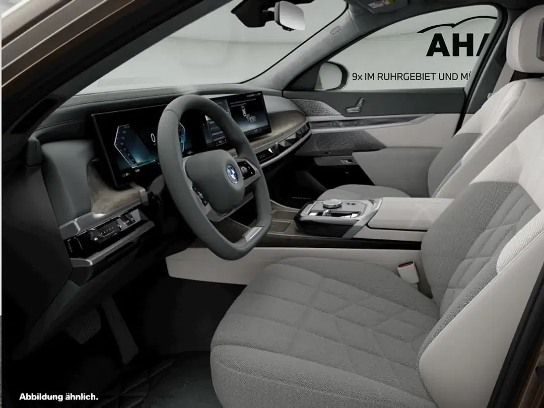 BMW i7 - Thumbnail 3