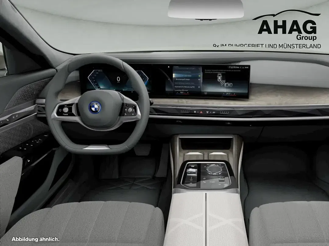 BMW i7 - Thumbnail 4