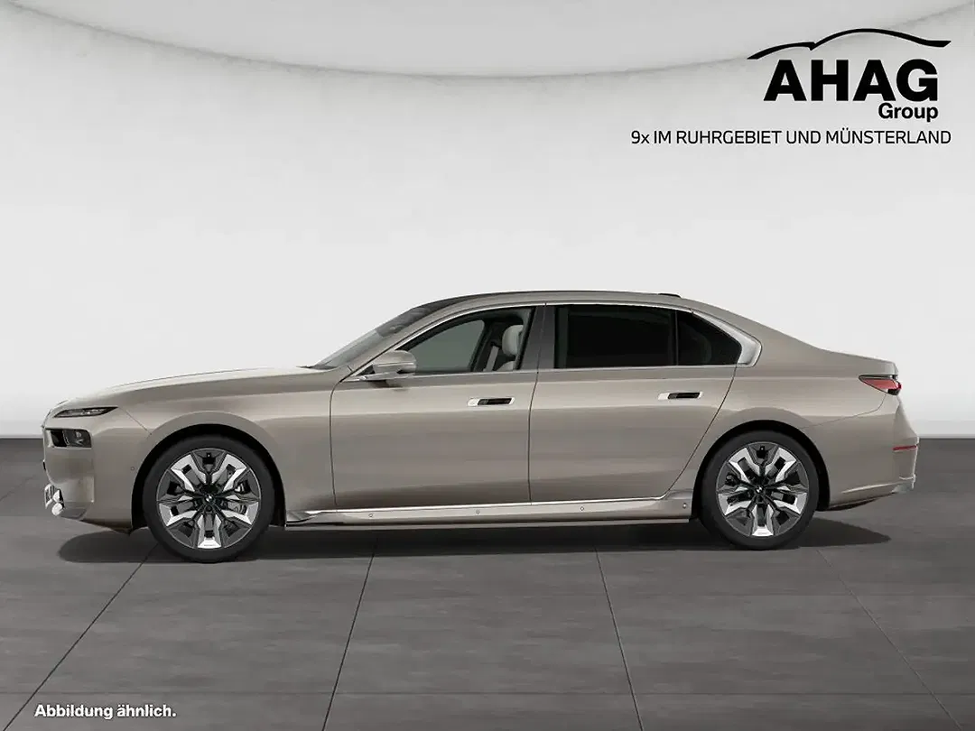 BMW i7 - Thumbnail 5