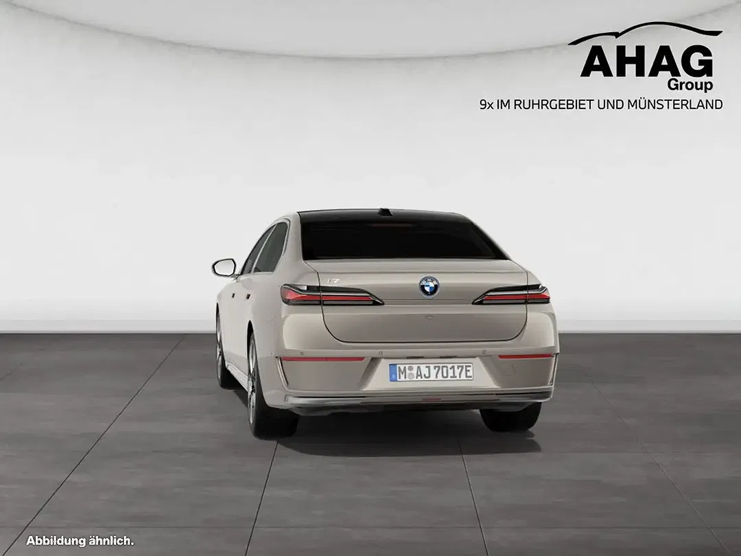 BMW i7 - Thumbnail 7