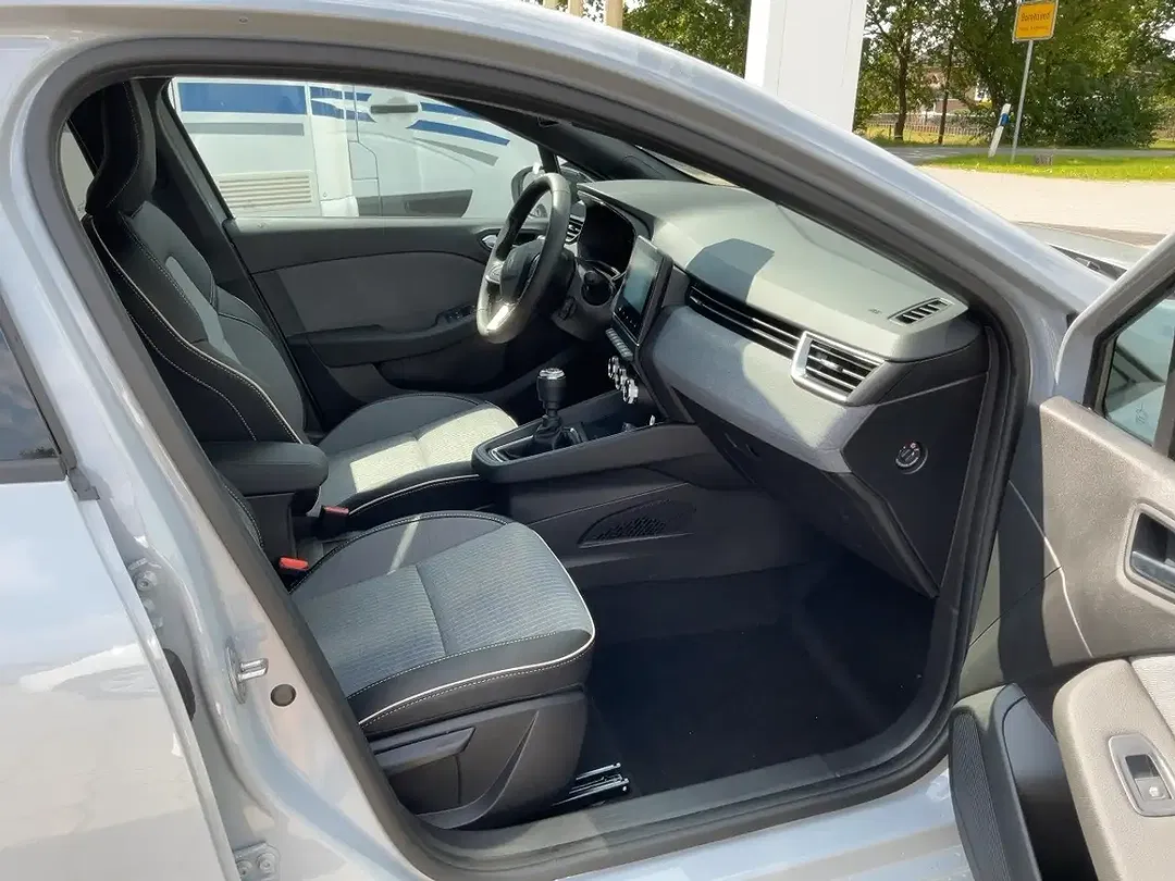 Renault Clio - Thumbnail 11