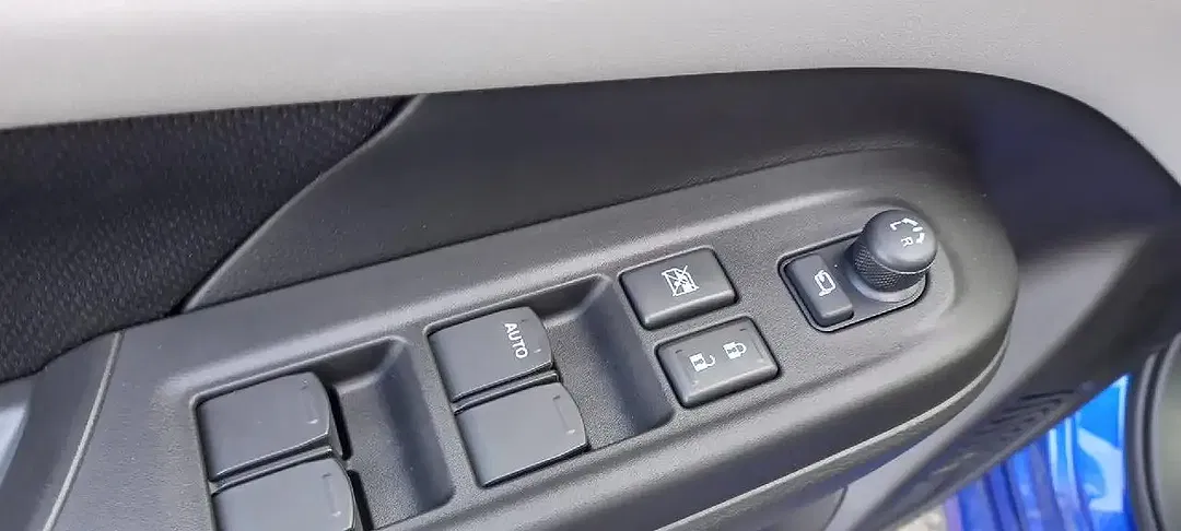 Suzuki Swift - Thumbnail 15