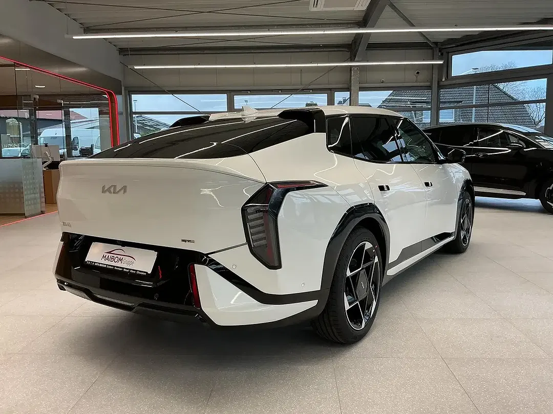 Kia EV4 - Thumbnail 3
