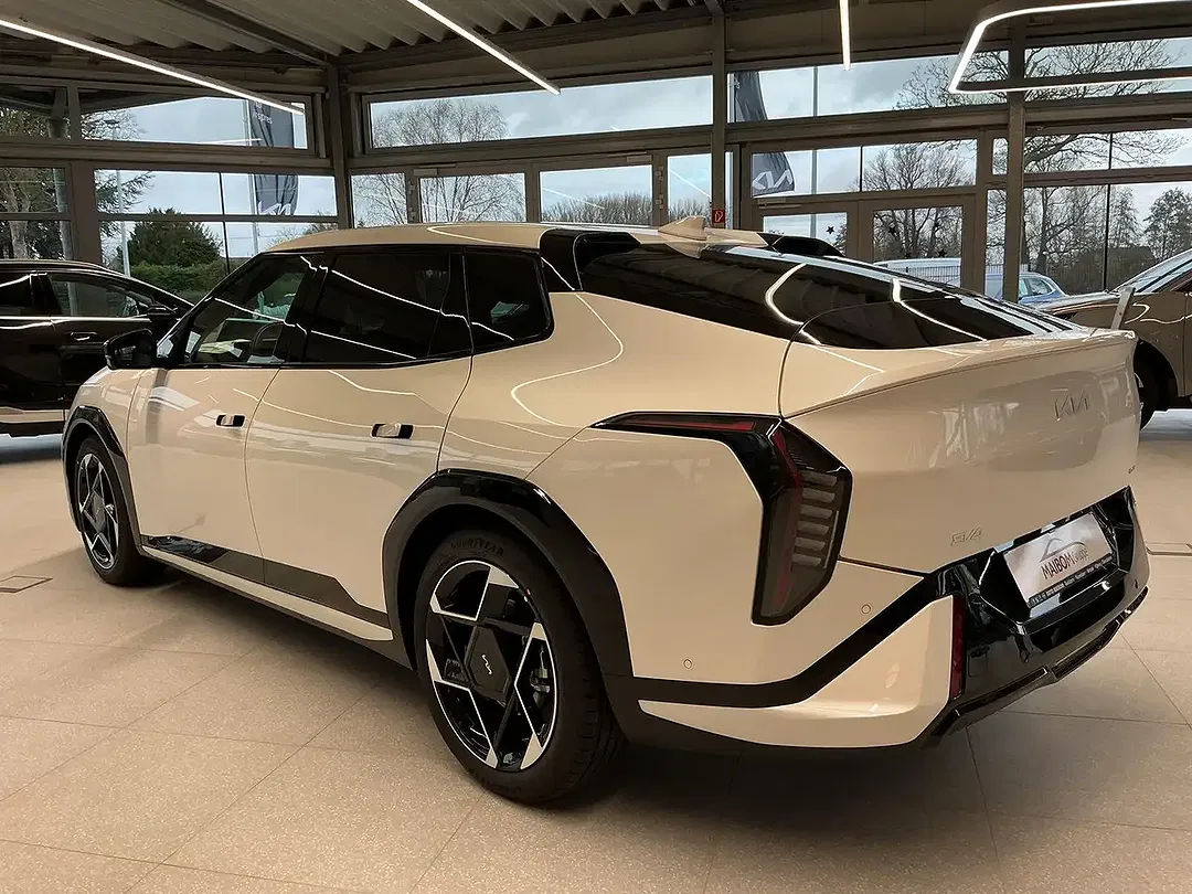 Kia EV4 - Thumbnail 5