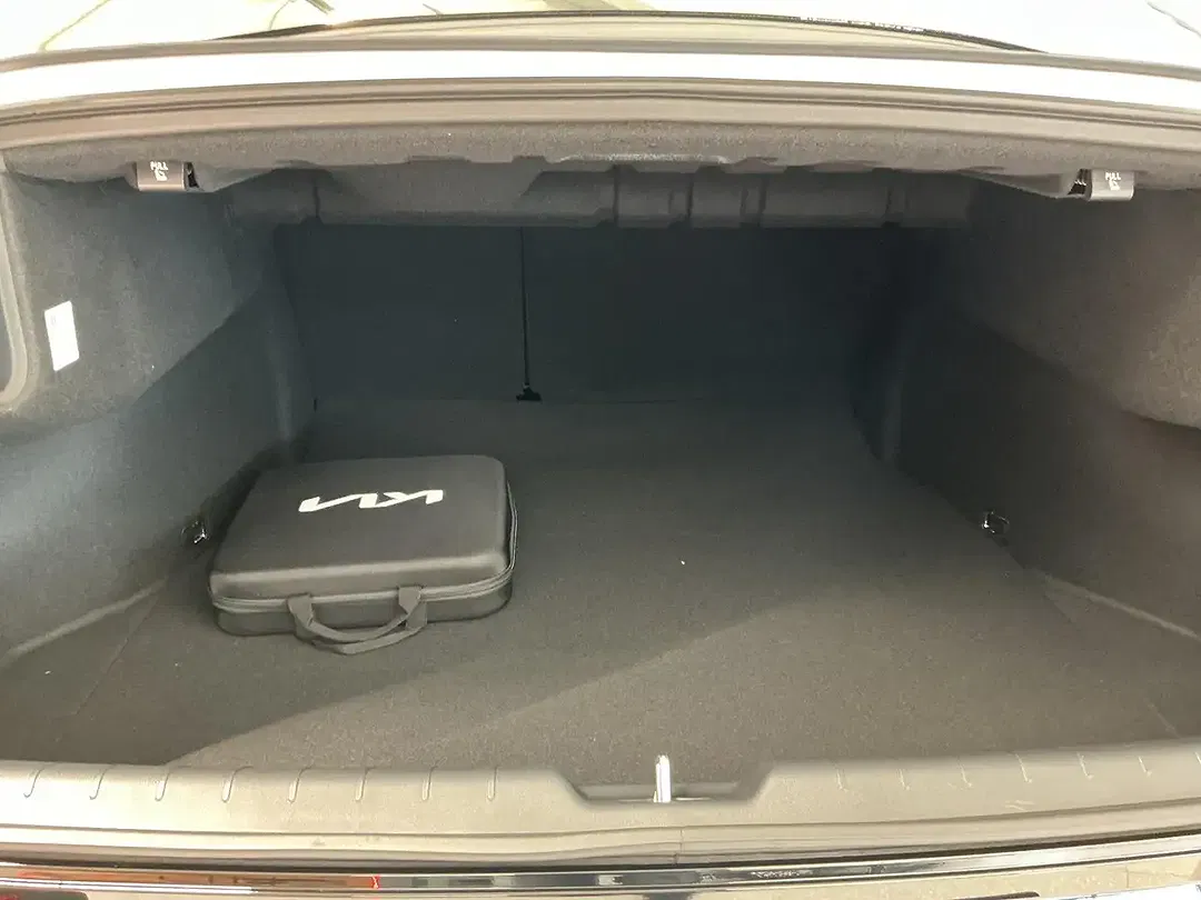 Kia EV4 - Thumbnail 6
