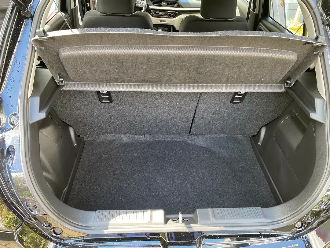 Suzuki Swift - Thumbnail 8