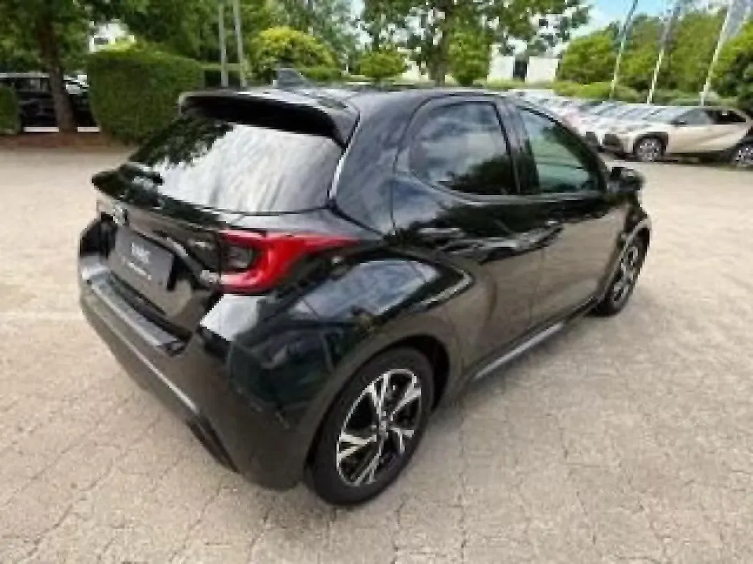Toyota Yaris - Thumbnail 6