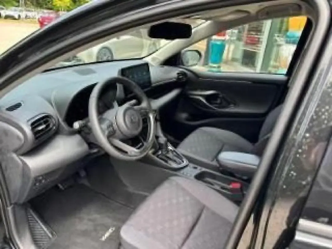Toyota Yaris - Thumbnail 9
