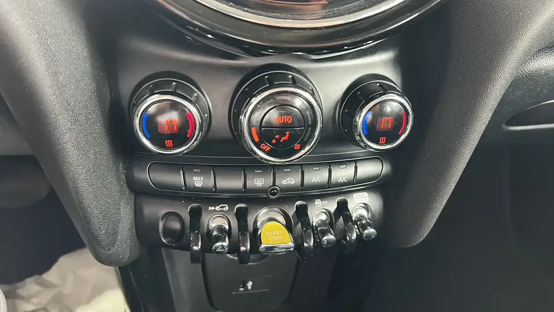 MINI Cooper SE - Thumbnail 12