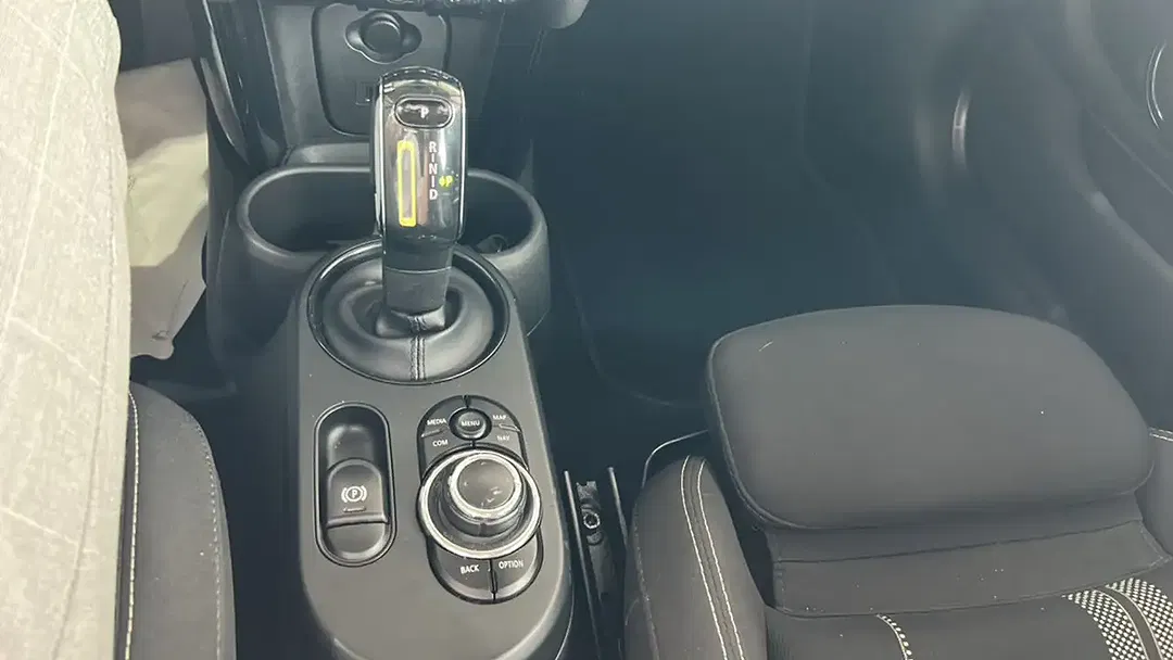 MINI Cooper SE - Thumbnail 13