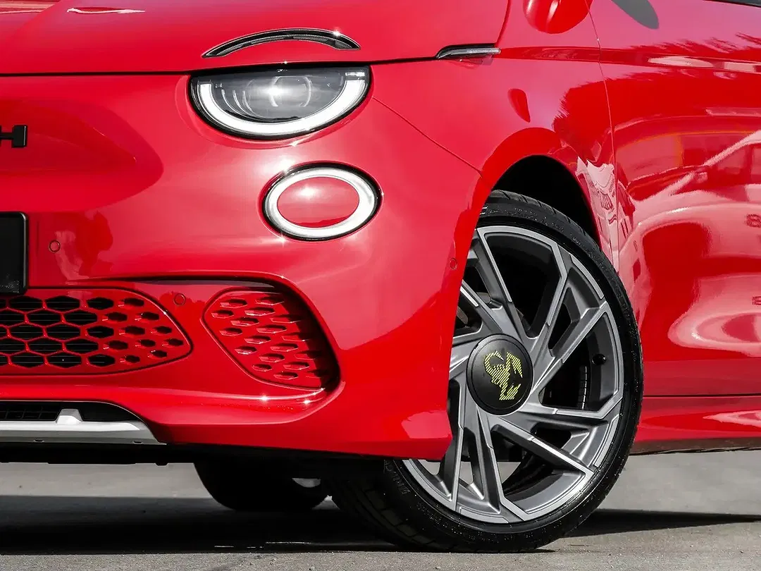 Abarth 500e - Thumbnail 5