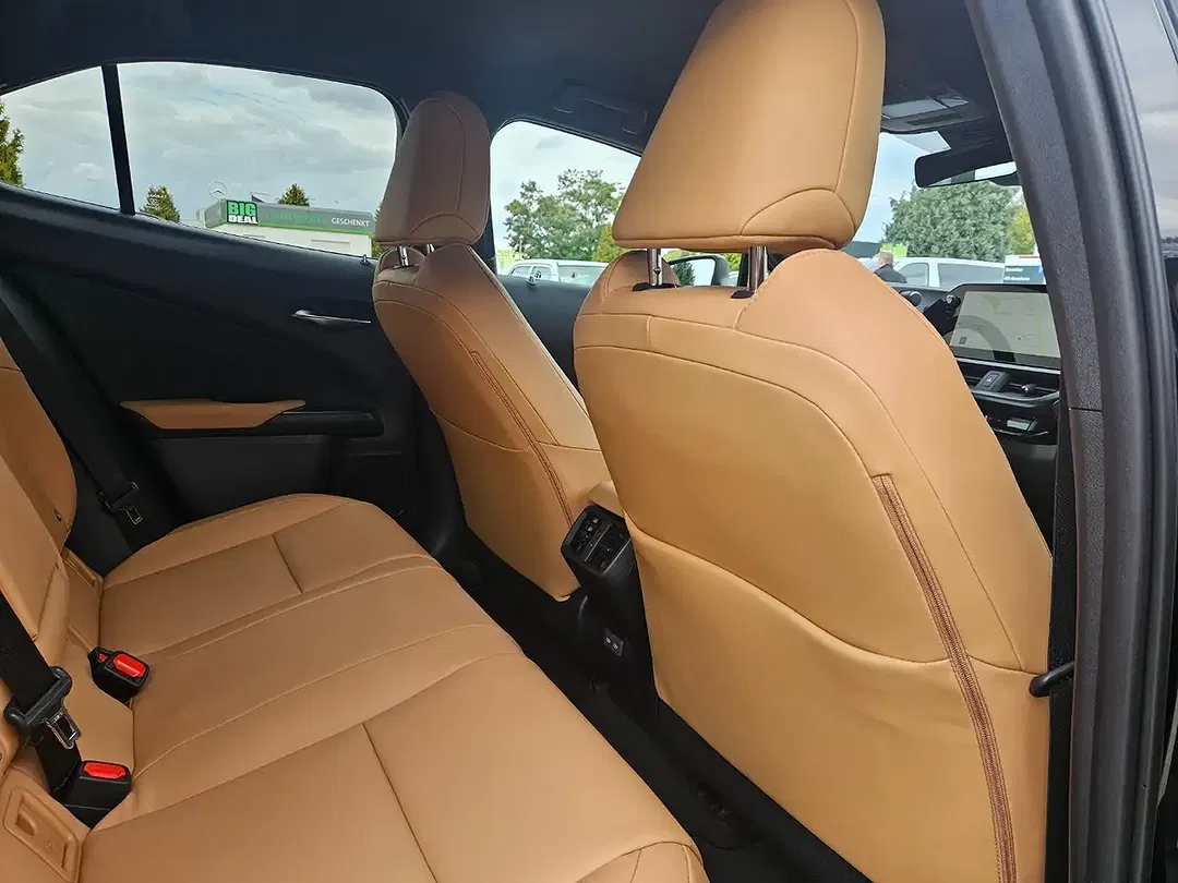 Lexus UX 300h - Thumbnail 12