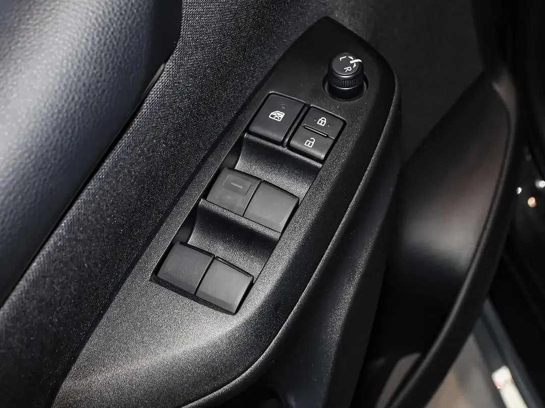 Toyota Yaris - Thumbnail 11