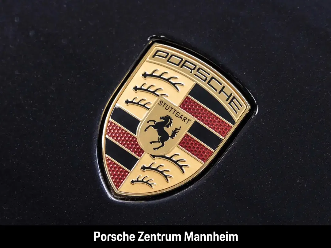 Porsche Taycan - Thumbnail 12