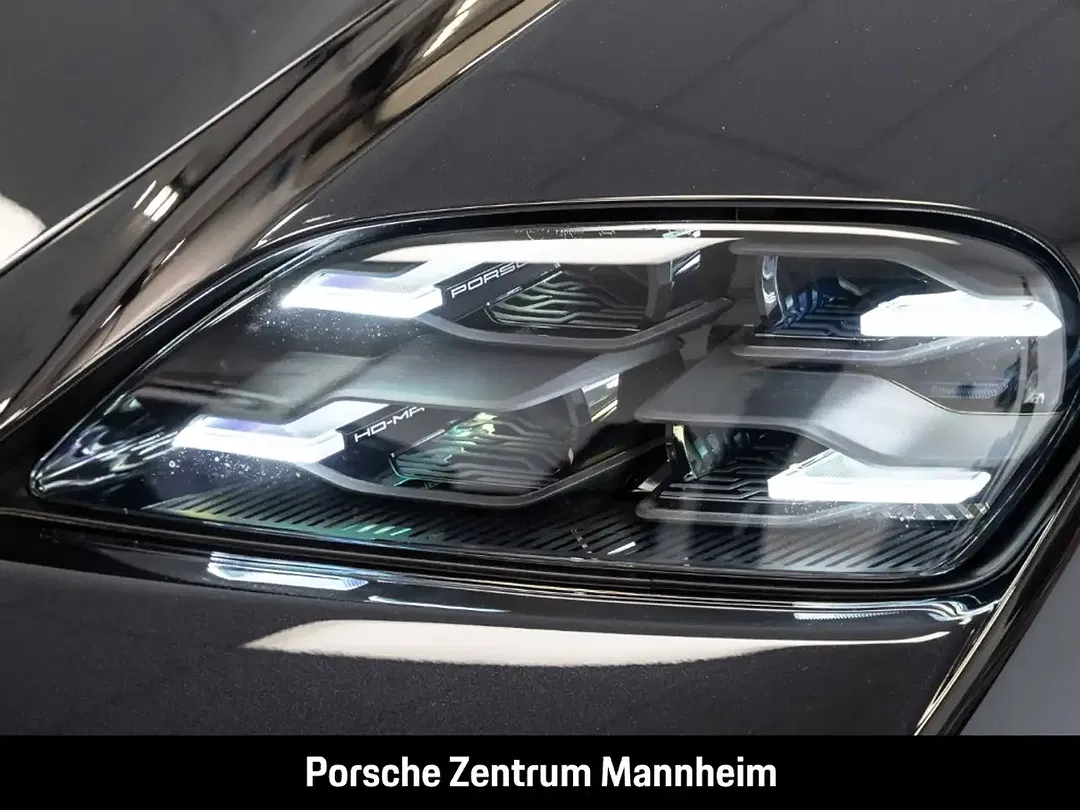 Porsche Taycan - Thumbnail 13