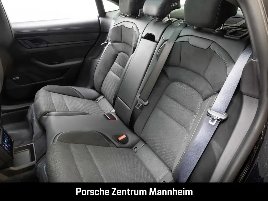 Porsche Taycan - Thumbnail 14