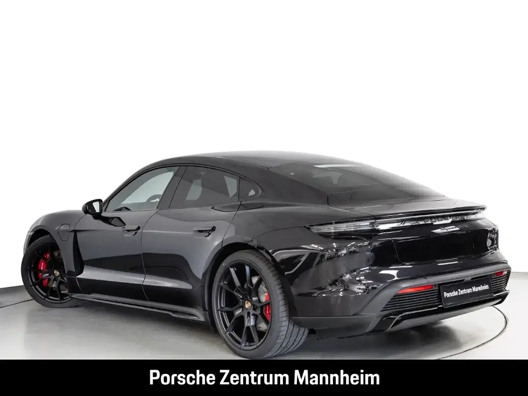 Porsche Taycan - Thumbnail 3