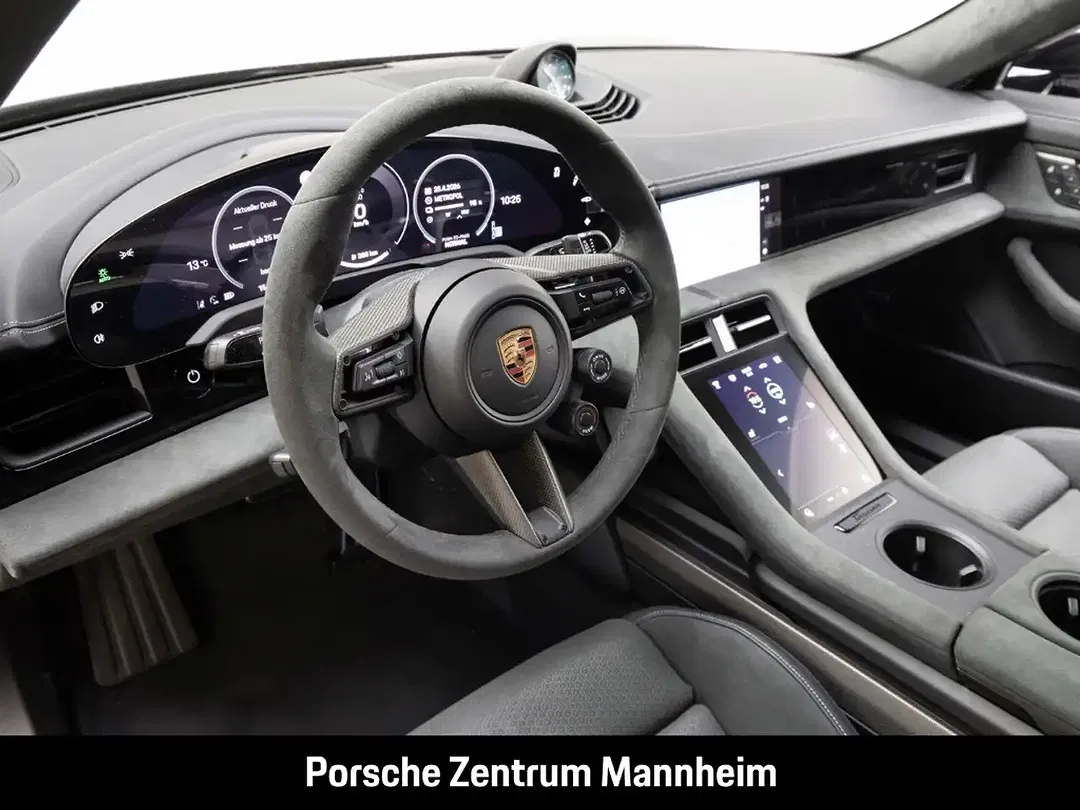 Porsche Taycan - Thumbnail 4