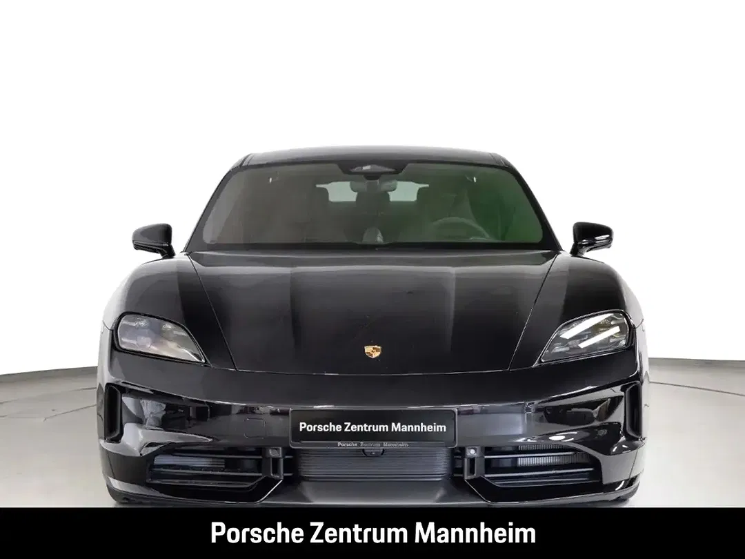 Porsche Taycan - Thumbnail 6